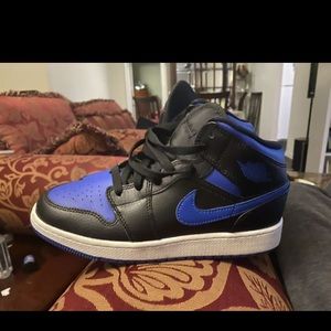 Jordan mid royal 1s